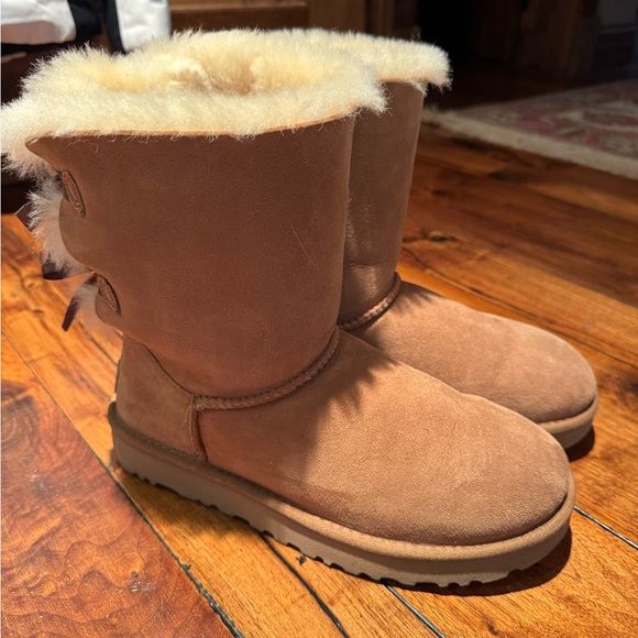 UGG Tan Shearling Boots - Picture 3 of 6